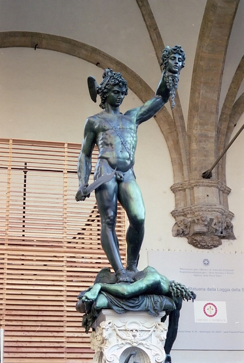 06 Perseus statue (by Cellini) outside Palazzo Vecchio.jpg
